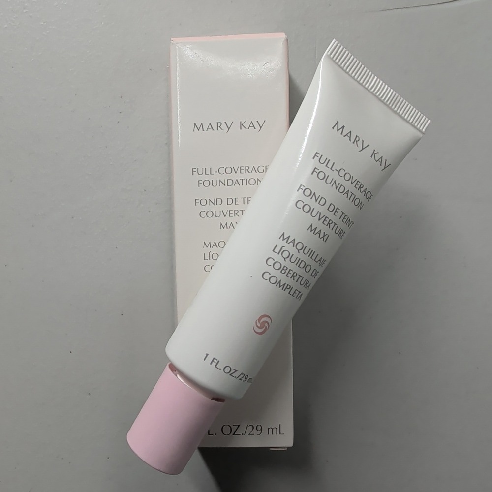 Mary Kay Full Coverage Foundation Beige 400 Normal to Dry Skin 1 fl oz 367900